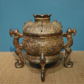 A piece of bronze-elephant trunk vessel