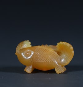 Qing Dynasty agate beautiful "more than every year" fish-shaped handle