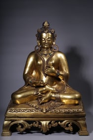 A seated statue of Guanyin in the Qing Dynasty with copper gilt inlaid treasures