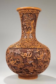 A Qing Dynasty yellow lacquerware window dragon pattern appreciation bottle