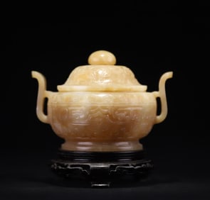A piece of Qing Dynasty Hetian jade amphora cover furnace