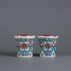 A pair of Qing Jiaqing year system (Caihuatang system) Doucai plus carmine red lotus dragon pattern