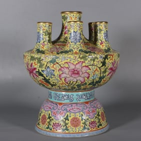 A seven-tube bottle of Qing Qianlong pastel yellow ground entwined lotus