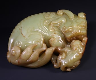 A piece of Qing Dynasty Hetian jade topaz lion young lion