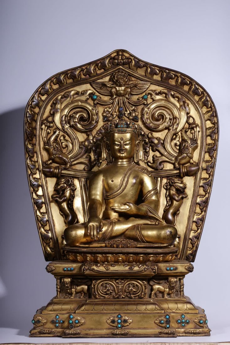 A backlit seated statue of the Buddha in copper gilt in the Qing Dynasty: Qing Dynasty copper gilt immovable Buddha backlit seated statue SIZE: Height 65cm Length 37cm Width 25.5cm Weight 45.4 pounds (The Dimensions Of All Batches Are Manually Measured.If You Need More Deta