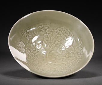 A piece of Song Yaozhou pineapple flower bowl