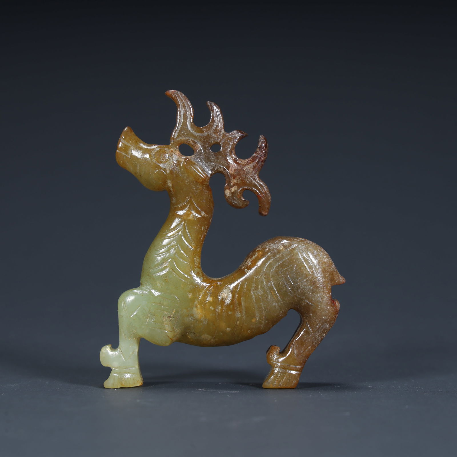 Qing Dynasty ancient jade deer-shaped ornament: Qing Dynasty ancient jade deer-shaped ornament SIZE: Height 6.7cm Length 5.5cm Width 1.5cm Weight 59.5g (The Dimensions Of All Batches Are Manually Measured.If You Need More Detailed Information, Plea