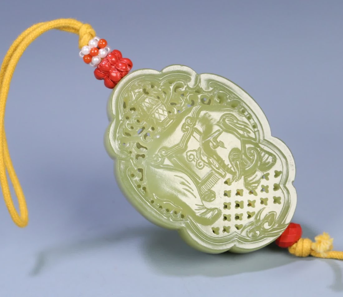 A Hetian topaz hollow "Taiping Shengxiang" sachet (1 of 9)