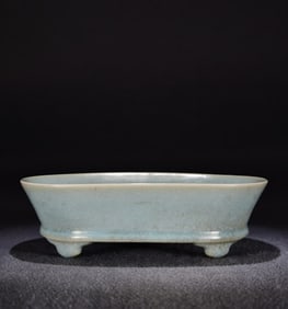 A piece of Song Ru kiln azure glaze daffodil wash
