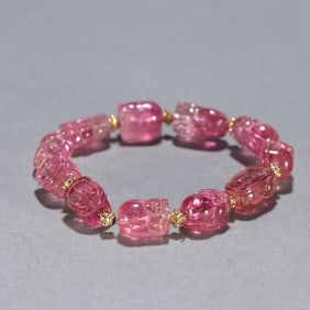 A Qing Dynasty tourmaline Pixiu bracelet