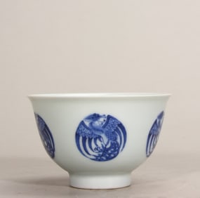 A Qing Kangxi blue and white group phoenix pattern tea circle