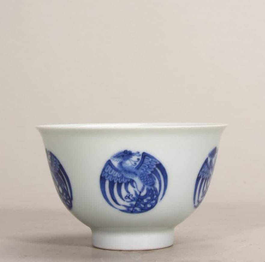 A Qing Kangxi blue and white group phoenix pattern tea circle (1 of 10)