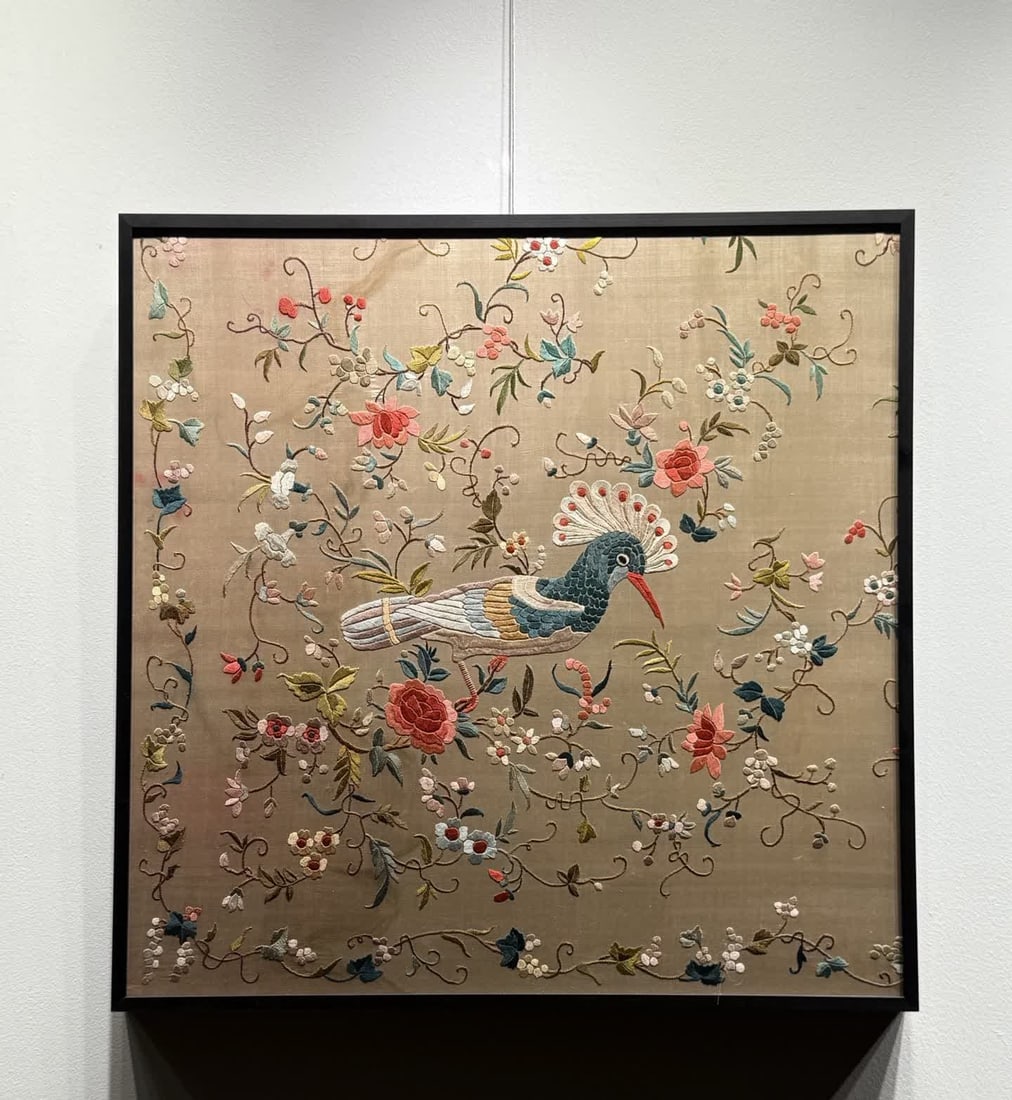 A Republic of China Cantonese embroidered flower and bird: Republic of China Cantonese embroidered flowers and birds SIZE: 55x55cm (The Dimensions Of All Batches Are Manually Measured.If You Need More Detailed Information, Please Contact Our Customer Service