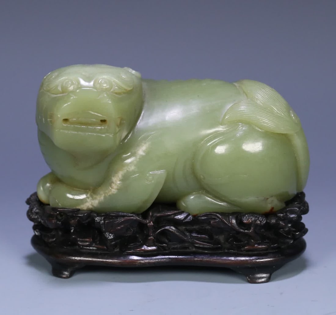 A Qing Dynasty Hetian topaz mother auspicious beast ornament (1 of 9)