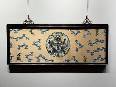 A piece of Qing Dynasty Su embroidered dragon pattern