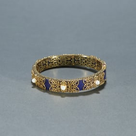 A lapis lazuli silver-gilt pearl pattern bracelet