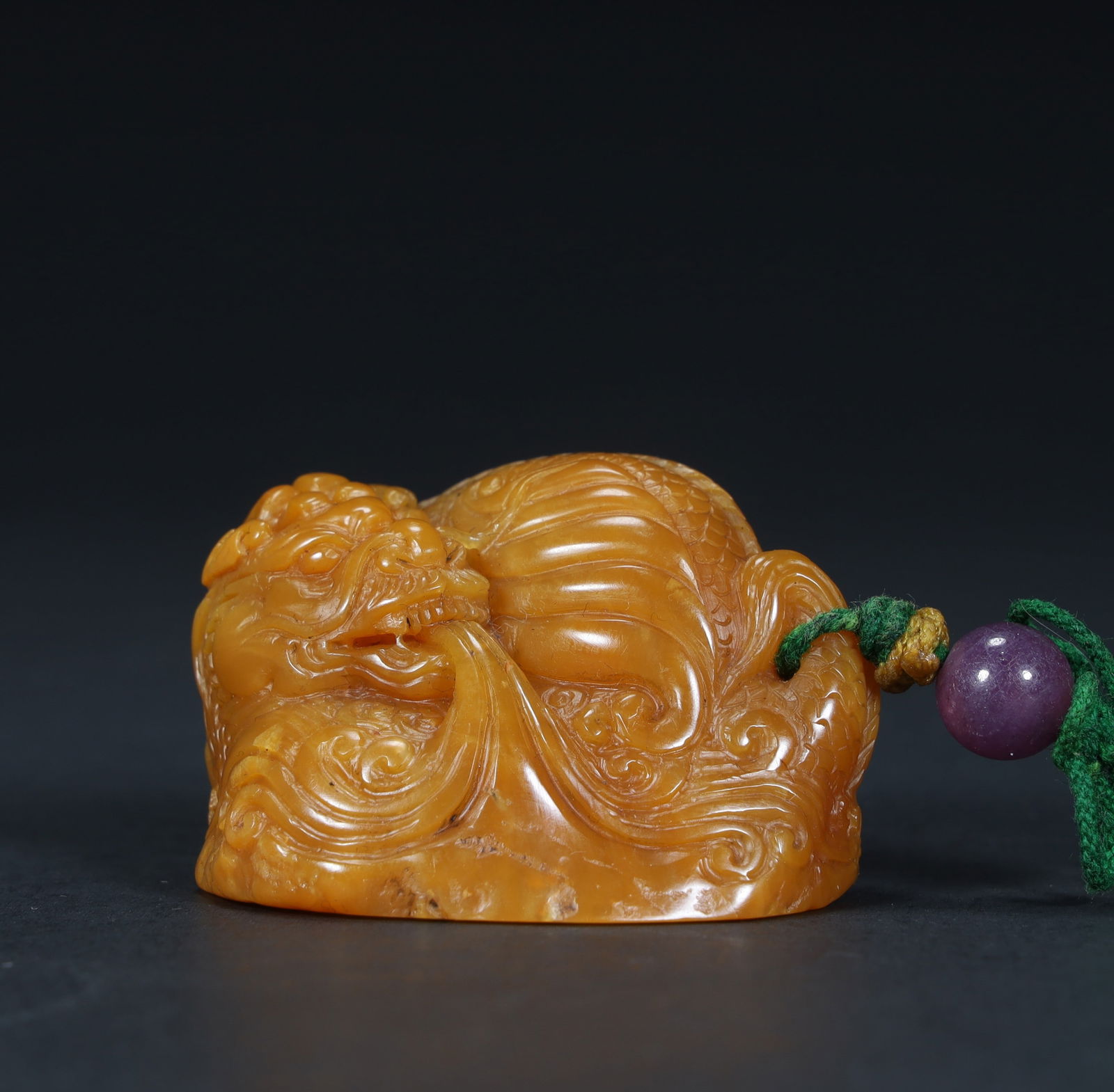 Qing Dynasty Tian Huangshi Rui Beast (Pixiu) handle: Qing Dynasty Tian Huangshi Rui Beast (Pixiu) handle SIZE: 18: Height 3cm Length 4.6cm Width 3cm Weight 62g (The Dimensions Of All Batches Are Manually Measured.If You Need More Detailed Information, P