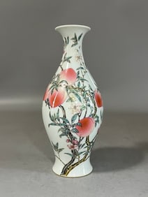 A piece of Qing Qianlong pastel five-blessing longevity five-peach olive bottle