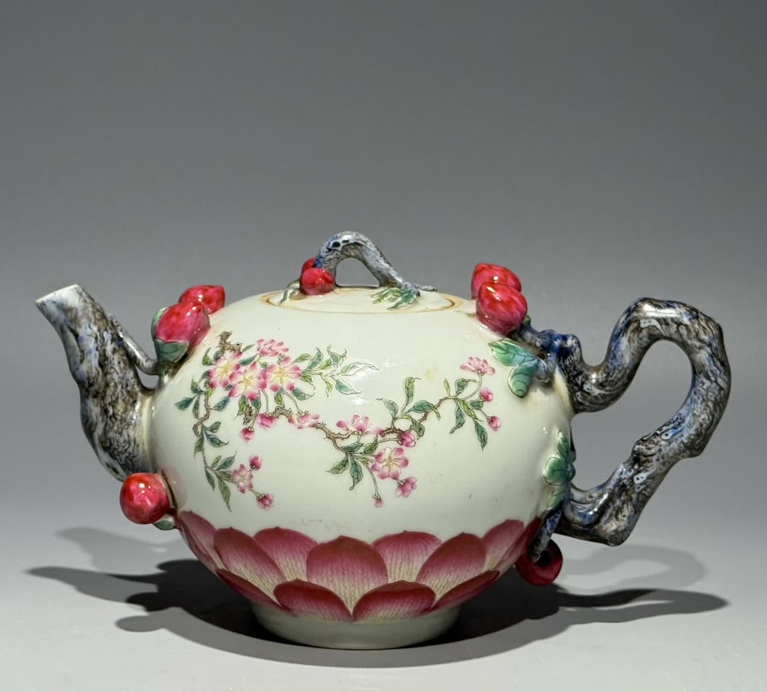 A Qing Qianlong pastel lotus petal flower longevity peach pot (1 of 9)