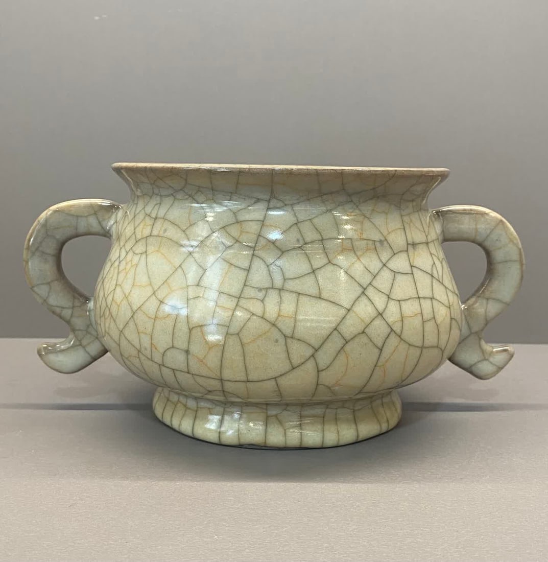 A Song Ge kiln amphora (1 of 9)