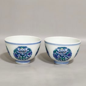 A pair of Qing Dynasty Yongzheng Dou Caituan pattern cups