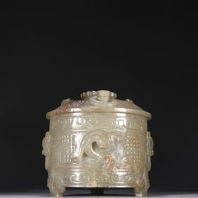 A Han Dynasty ancient jade dragon pattern lid jar