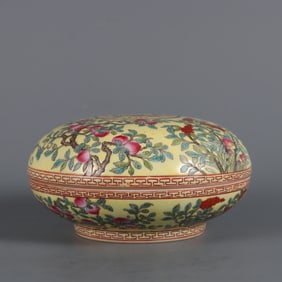 A yellow pastel flower dragon print box made in the Qianlong period of the Qing Dynasty