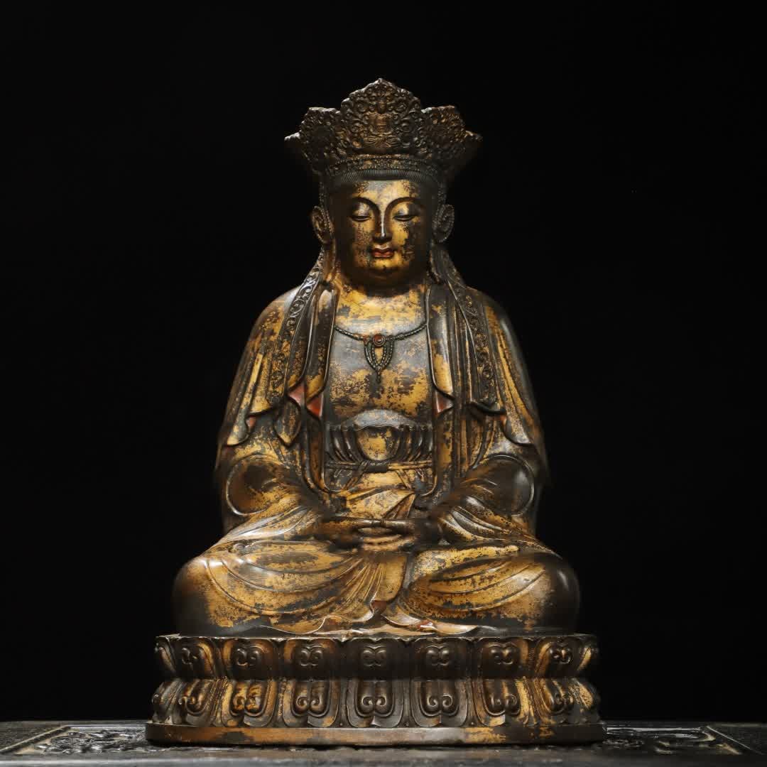 A bronze gilt statue of the Buddha of Pirujana (1 of 9)