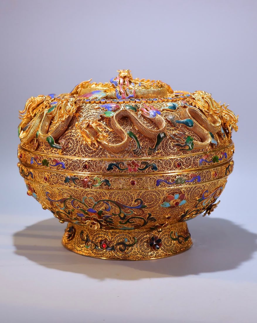 A copper gilt filigree burnt blue Kowloon box: Copper gilt filigree burnt blue Kowloon box SIZE: Width 26cm Height 19cm Total weight 2285g (The Dimensions Of All Batches Are Manually Measured.If You Need More Detailed Information, Please Contact O