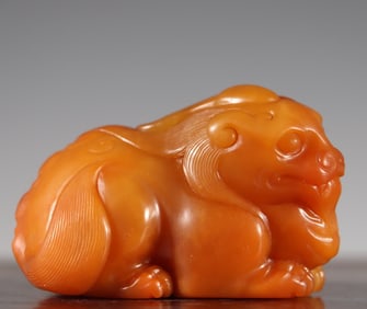 A Tian Huangshi auspicious beast paperweight study ornament