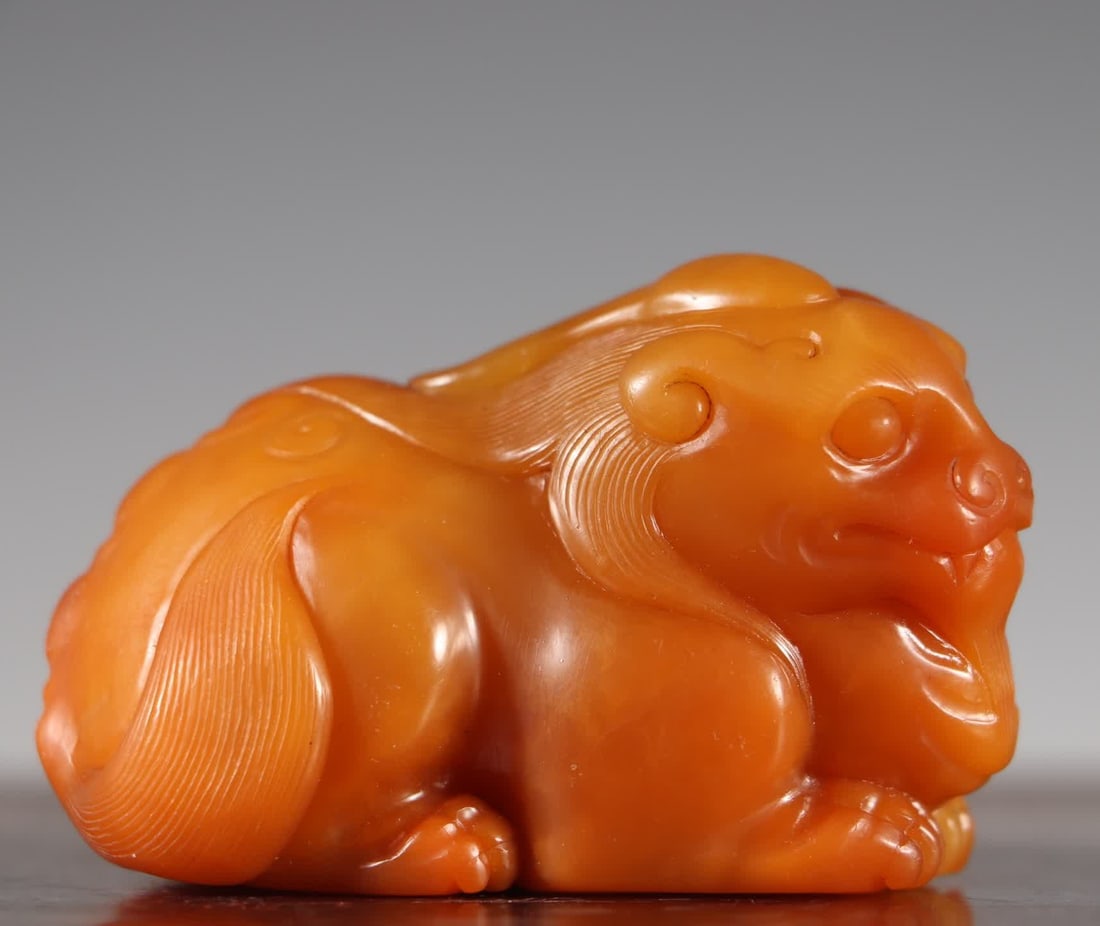 A Tian Huangshi auspicious beast paperweight study ornament: Tian Huangshi auspicious beast paperweight study ornament SIZE: 7x3.8x5cm Weight 159g (The Dimensions Of All Batches Are Manually Measured.If You Need More Detailed Information, Please Contact Our Cus