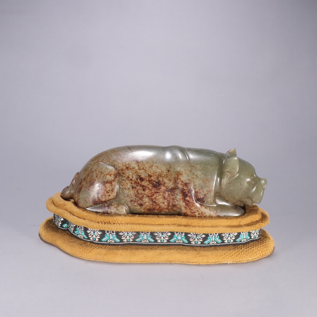 A Han Dynasty ancient jade bear ornament (1 of 9)