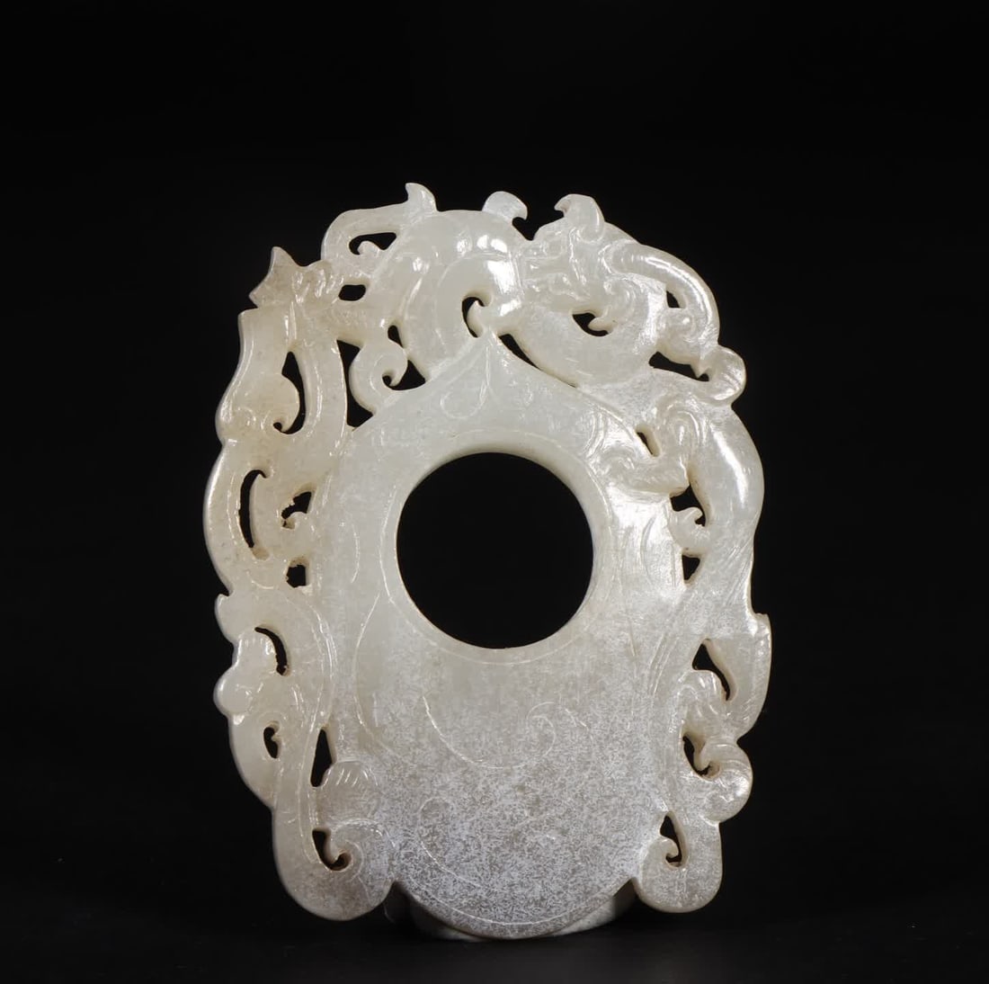 A piece of ancient Hetian jade: Ancient Hetian jade SIZE: Length 7cm Width 5.2cm Thickness 0.6cm Weight 39g (The Dimensions Of All Batches Are Manually Measured.If You Need More Detailed Information, Please Contact Our Customer Serv