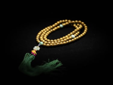 A Qing Dynasty agarwood lacquered gold 108 rosary