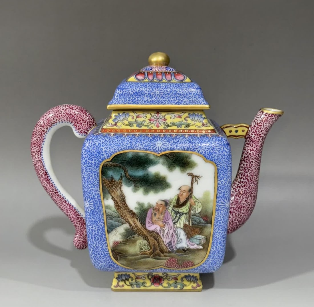 A Qianlong year flower, bird and butterfly window painting square pot: Qianlong year, flowers, birds, butterflies, open windows, gold-painted square pots SIZE: Diameter 6cm Height 16cm Belly Diameter 9.7cm Bottom Diameter 6.2cm (The Dimensions Of All Batches Are Manually