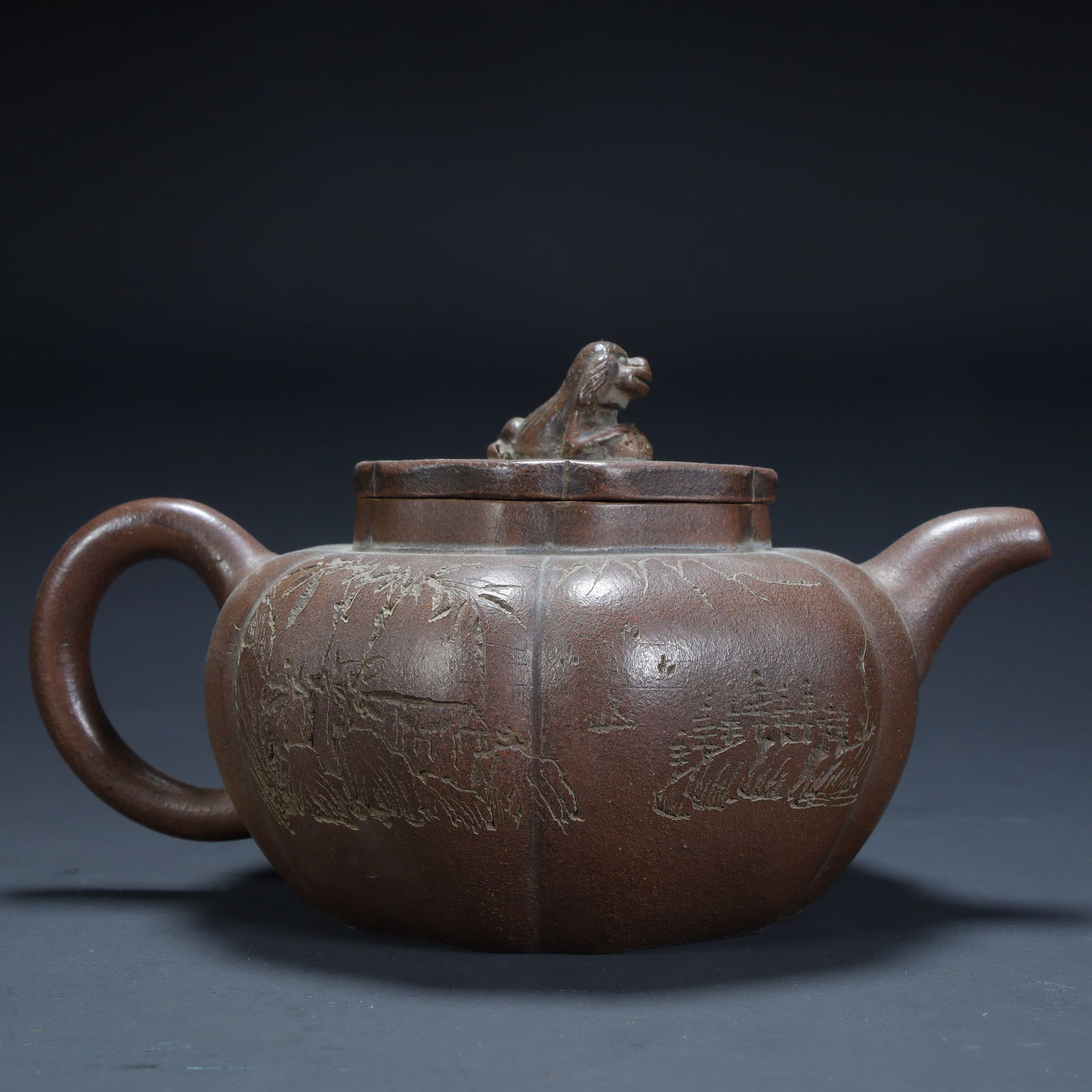 Qing Dynasty purple sand "Lion button landscape water pattern melon edge pot": Qing Dynasty purple sand "Lion button landscape water pattern melon edge pot" Height 11.5cm Length 21cm Width 14.5cm Weight 525g (The Dimensions Of All Batches Are Manually Measured.If You Need More D