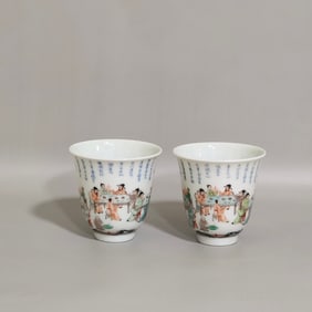 A small bell cup of Qing Dynasty Kangxi blue and white colorful spring night banquet peach and plum