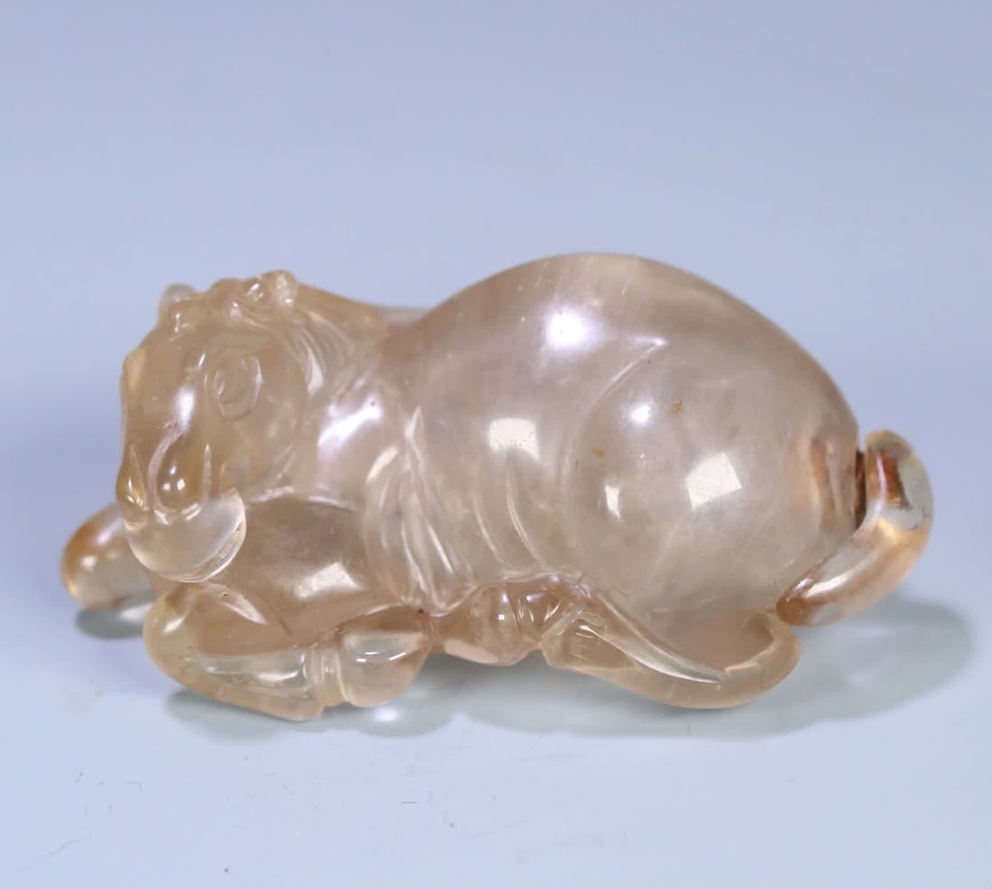 A piece of Qing Dynasty natural crystal sleeping horse snuff bottle, size 6.8*3.6*3 cm (1 of 9)