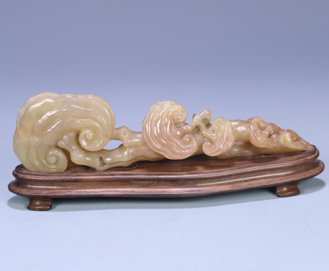 A Qing Dynasty Fujian Shoushan stone ganoderma ornament ornament (1 of 9)