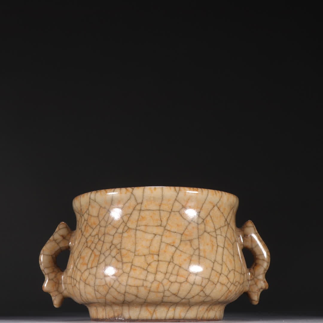 A Song Dynasty Ge kiln amphora incense burner (1 of 9)