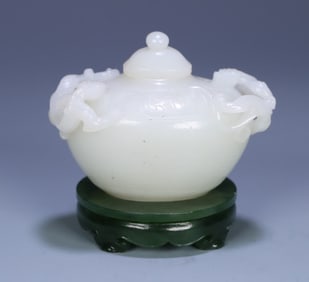 A Qing Dynasty Hetian jade dragon ear poetry cover bottle