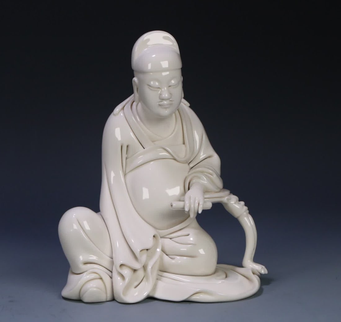 A portrait of a white porcelain civil official in Dehua kiln of He Chaozong (1 of 10)