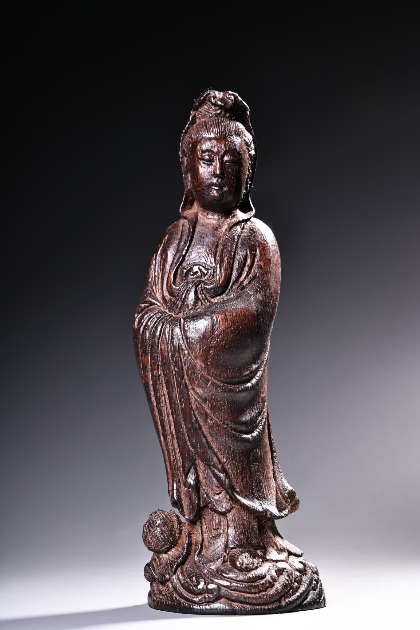 A statue of Guanyin carved from agarwood wood (1 of 11)