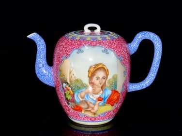 A Qianlong year colorful anchovy pattern foreign pot