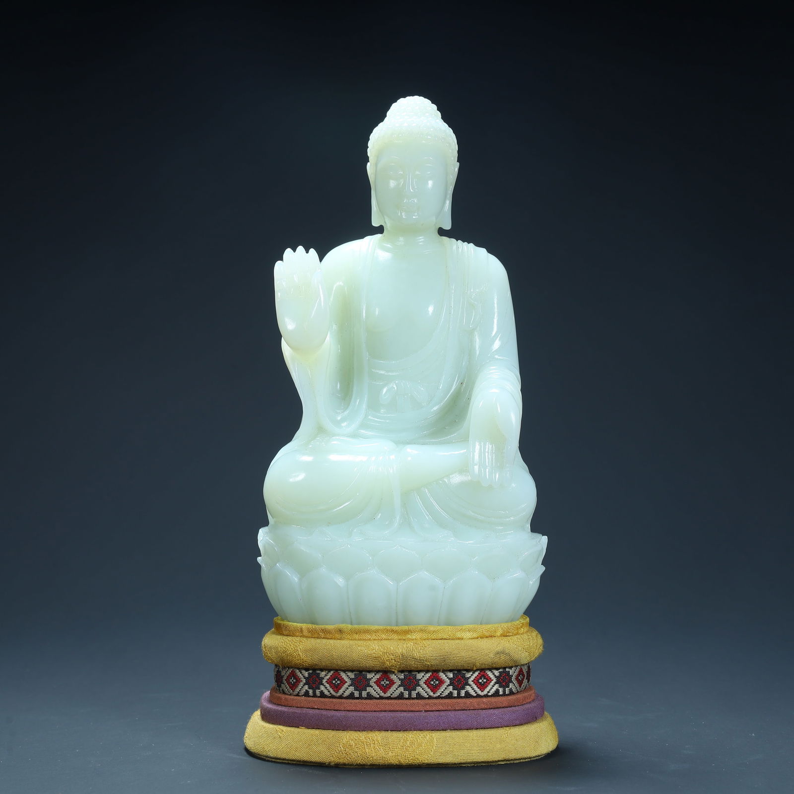Qing Dynasty Hetian jade Shakyamuni Buddha seated statue: Qing Dynasty Hetian jade Shakyamuni Buddha seated statue Height 17cm, length 9cm, width 5.5cm, weight 949g (The Dimensions Of All Batches Are Manually Measured.If You Need More Detailed