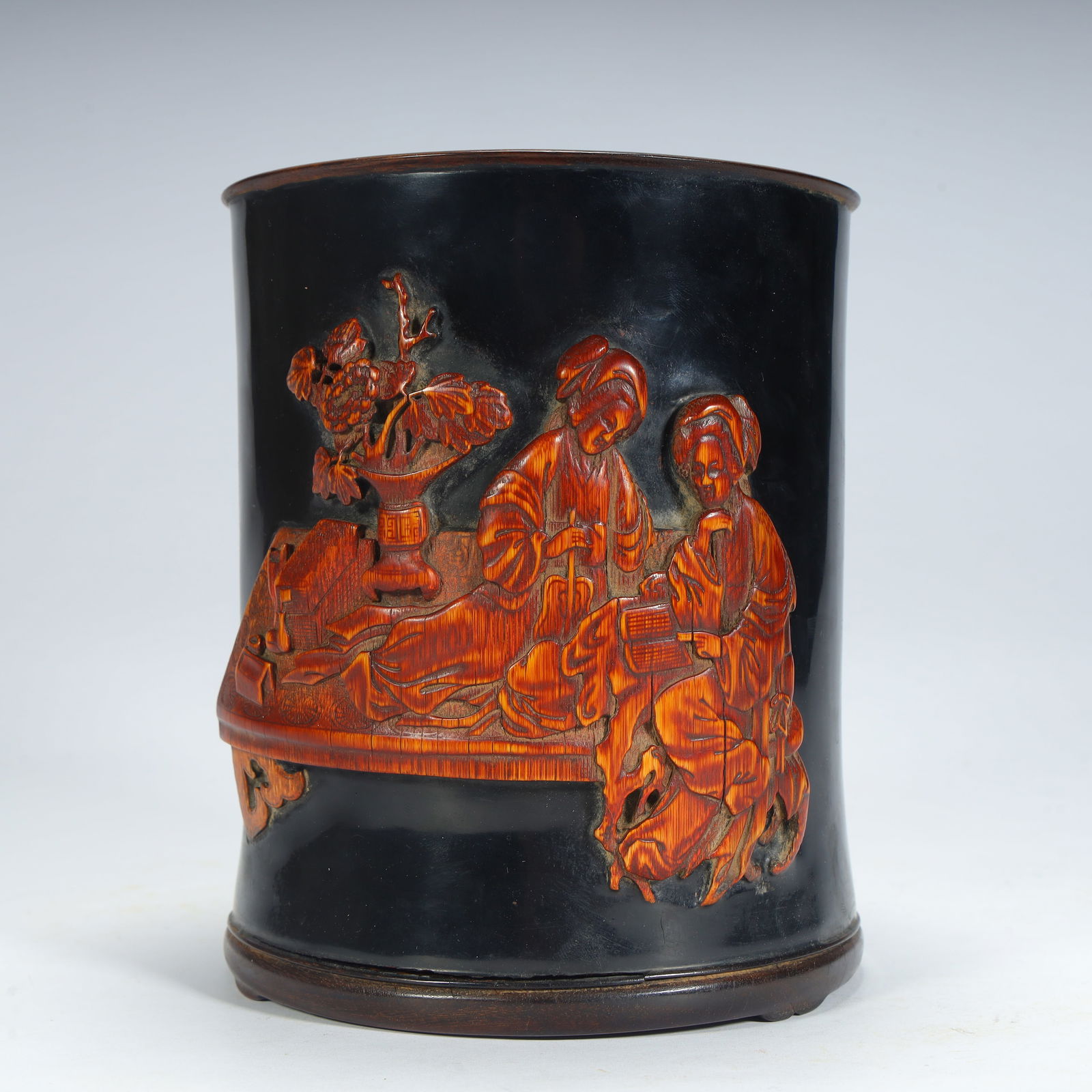 Qing Dynasty bamboo carving black lacquer lady picture pen holder: Qing Dynasty bamboo carving black lacquer lady picture pen holder Height 16.8cm, Length 13.5cm, Width 13.5cm, Weight 484g (The Dimensions Of All Batches Are Manually Measured.If You Need More Detailed