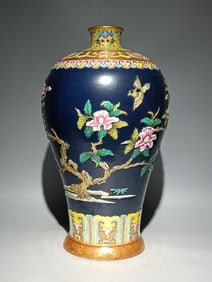 A Qing Qianlong style foreign color Fushou Lianlian carved magpie Dengmei plum bottle