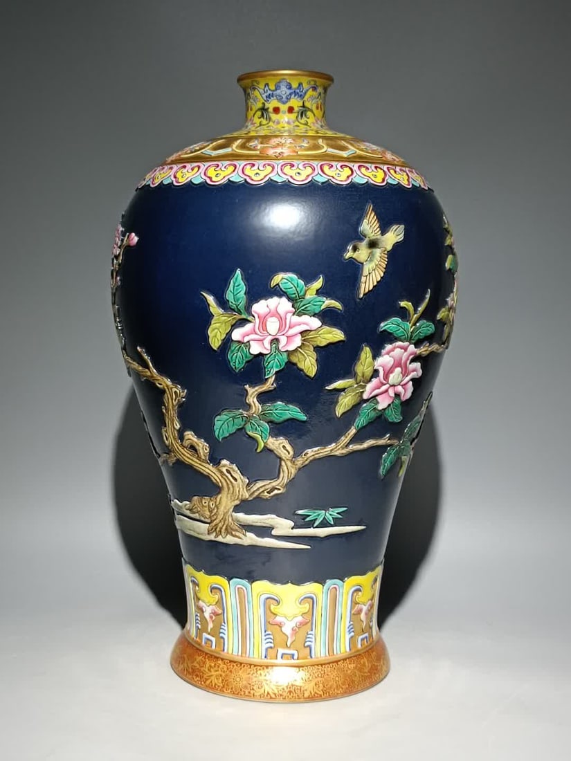 A Qing Qianlong style foreign color Fushou Lianlian carved magpie Dengmei plum bottle: Qing Qianlong style foreign color Fushou repeatedly carved magpie plum bottle SIZE: Height 41.6cm Width 23cm (The Dimensions Of All Batches Are Manually Measured.If You Need More Detailed