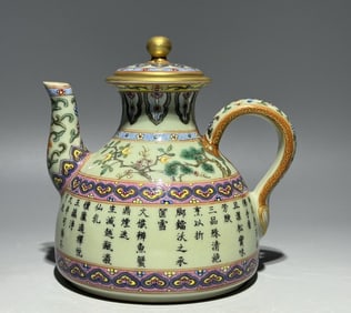 A Qing Qianlong style of foreign color bean green ground imperial poem Sanqing tea poetry pot