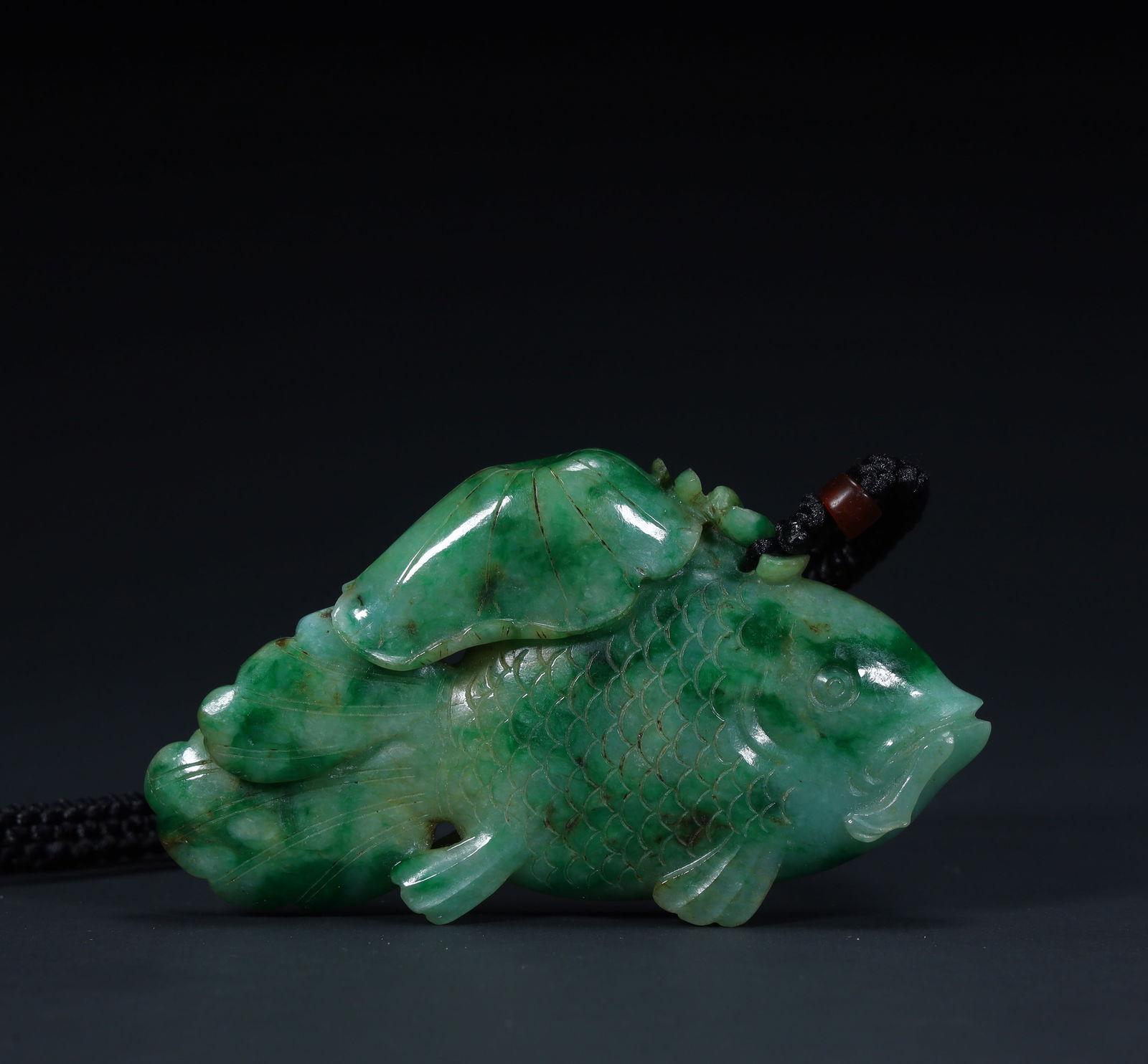 Qing Dynasty jade "more than a year" carving: Qing Dynasty jade "more than a year" carving Height 8cm, length 4.5cm, width 1.3cm, weight 64.9g (The Dimensions Of All Batches Are Manually Measured.If You Need More Detailed Information, Please